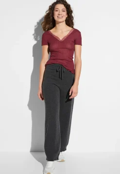 Maude Privé|T-Shirts-Zimmerli Maude PrivéT-Shirt à manches courtes col en V - cranberry