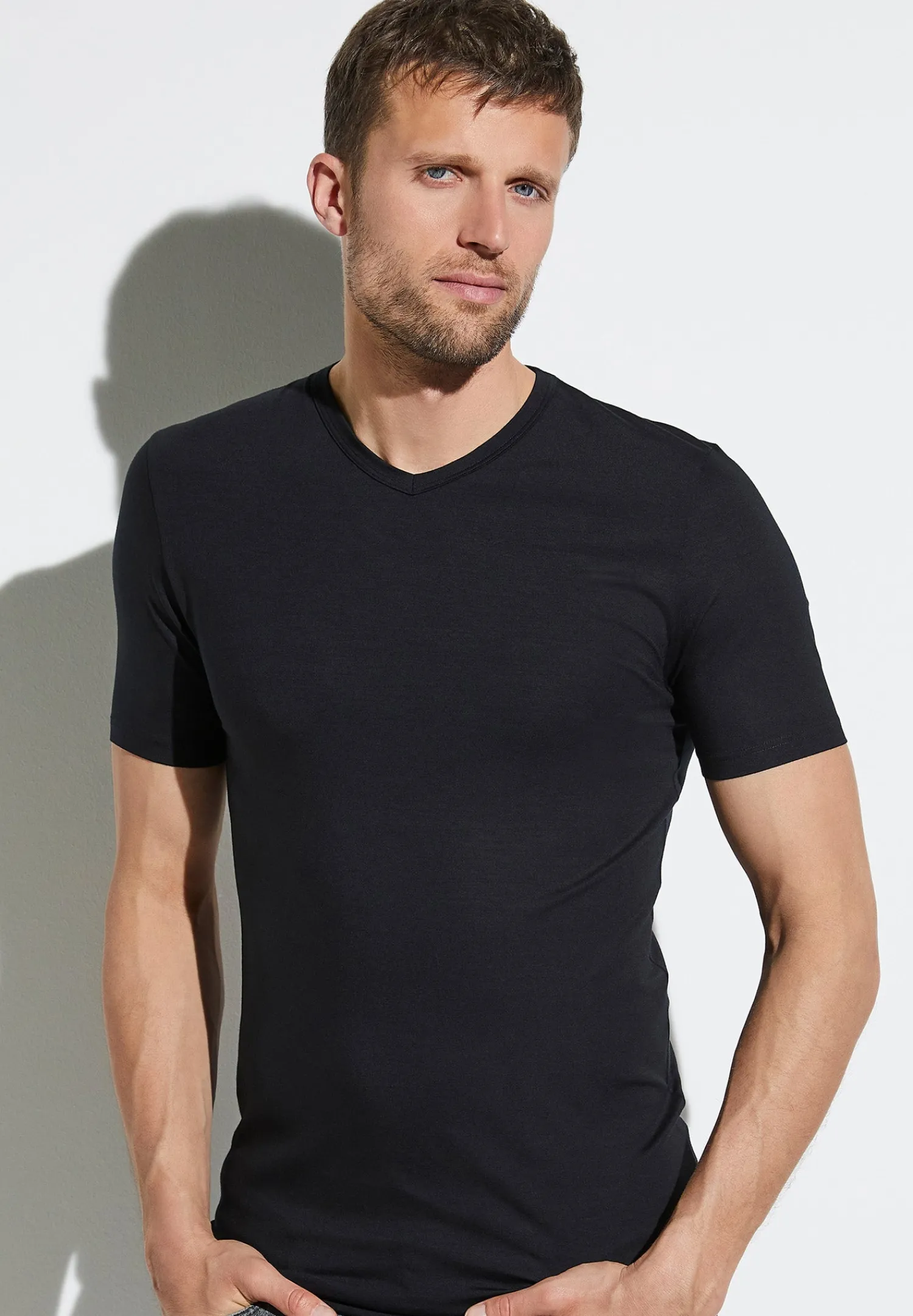Pureness|T-Shirts-Zimmerli PurenessT-Shirt à manches courtes col en V - black